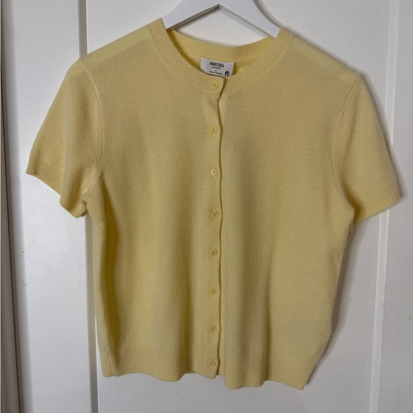 Aritzia Sweaters - Aritzia SHORTSLEEVE
CREW
BUTTER YELLOW